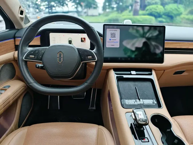 Aito M5 — Фото автомобиля 15