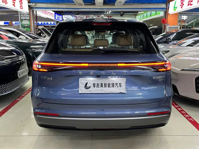 Geely Galaxy Starship 7 EM-i — Фото автомобиля 5