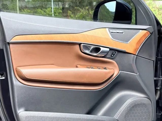 Volvo XC90 — Фото автомобиля 24