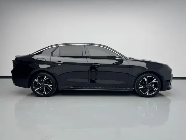 Lynk & Co 03 — Фото автомобиля 7