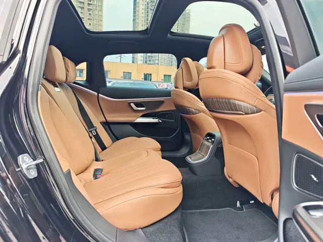 Mercedes-Benz E-Class — Фото автомобиля 12