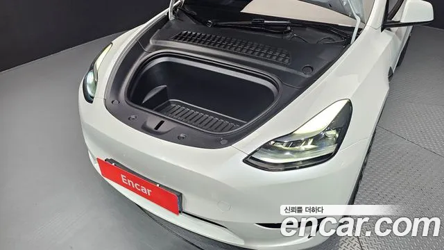 Tesla Model Y — Фото автомобиля 9