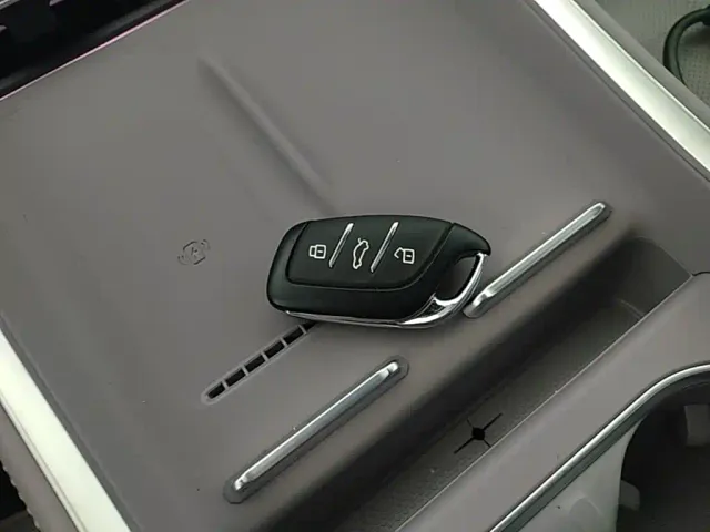 Roewe M7 DMH — Фото автомобиля 8