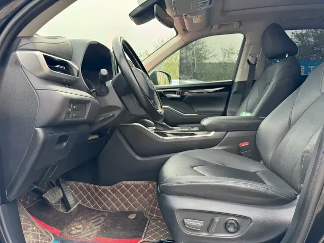 Toyota Highlander — Фото автомобиля 4