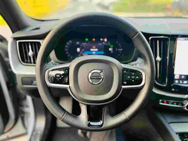 Volvo XC60 — Фото автомобиля 16