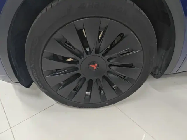 Tesla Model Y — Фото автомобиля 22