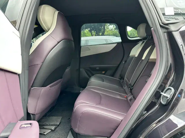 Mazda EZ-60 — Фото автомобиля 14