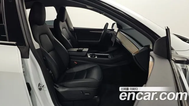 Tesla Model Y — Фото автомобиля 26