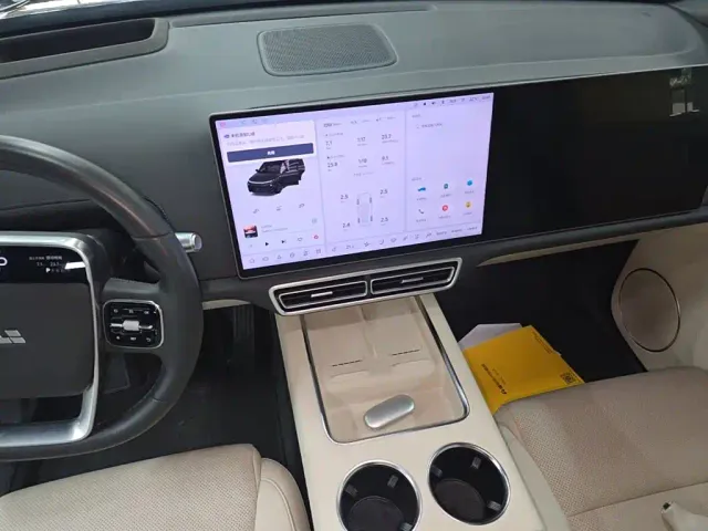 Li Auto L8 — Фото автомобиля 12