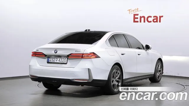 BMW 5-Series — Фото автомобиля 2