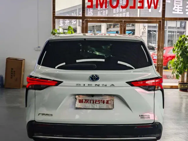 Toyota Sienna — Фото автомобиля 21