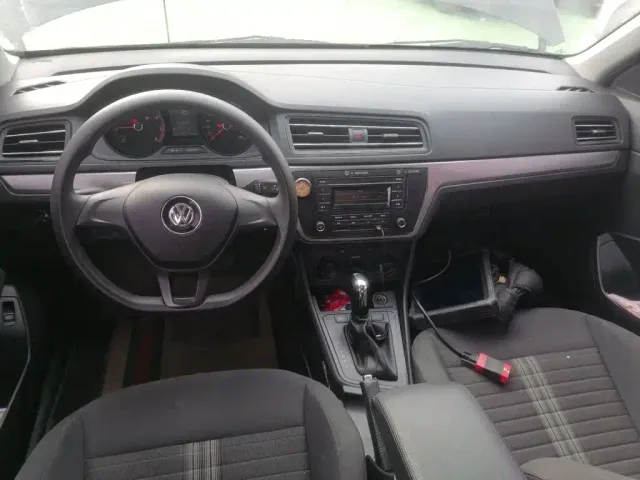 Volkswagen Lavida — Фото автомобиля 5
