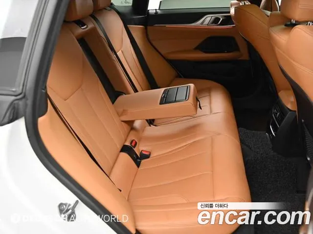 BMW i4 — Фото автомобиля 12