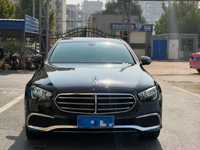Mercedes-Benz E-Class — Фото автомобиля 2