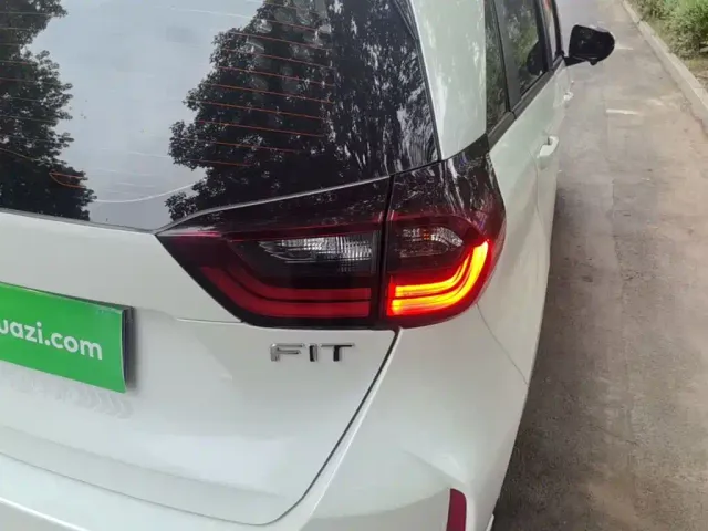 Honda Fit — Фото автомобиля 7
