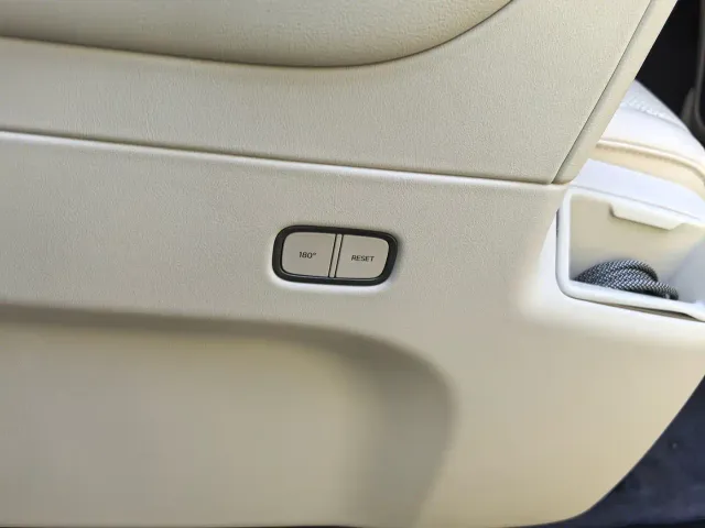 Li Auto MEGA — Фото автомобиля 4