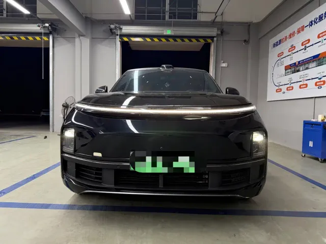 Li Auto L8 — Фото автомобиля 2