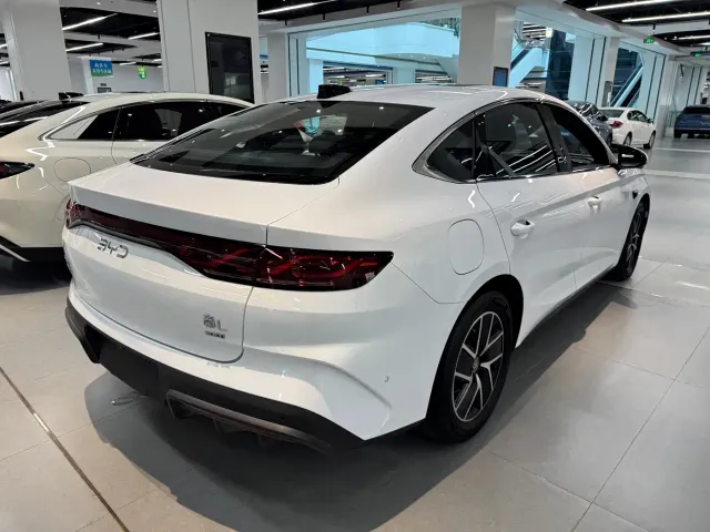 BYD Qin L — Фото автомобиля 6