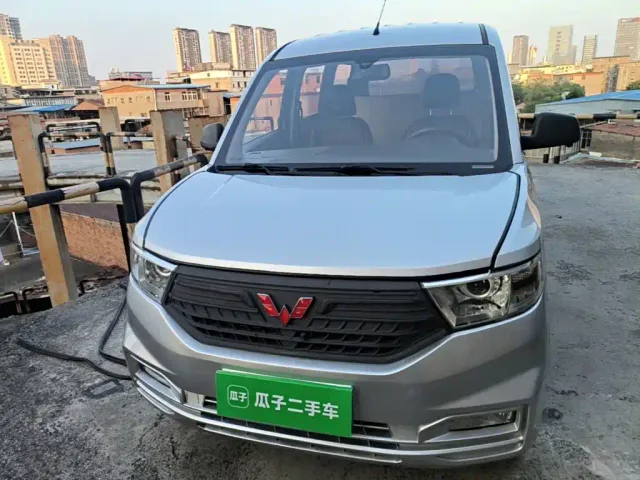 Wuling Hongguang V — Фото автомобиля 2