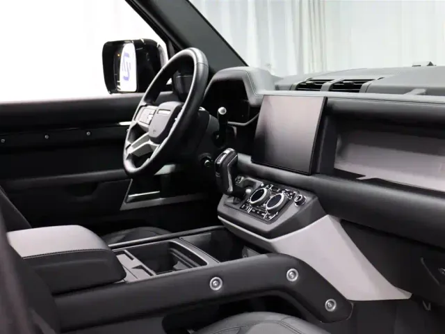 Land Rover Defender — Фото автомобиля 18