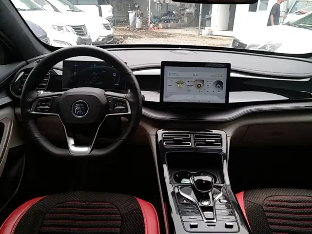 BYD Qin PLUS 2024 Glory Edition DM-i 55KM Leading — Фото автомобиля 9