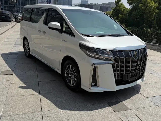 Toyota Alphard — Фото автомобиля 2
