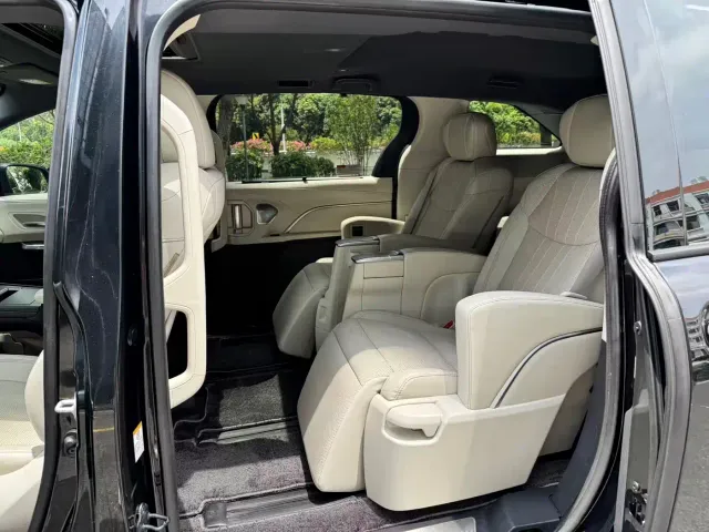 Toyota Sienna — Фото автомобиля 9