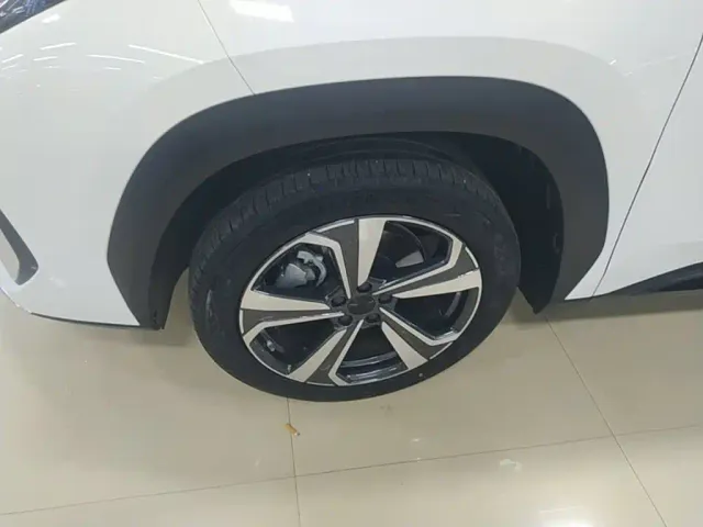 Geely Boyue L — Фото автомобиля 22
