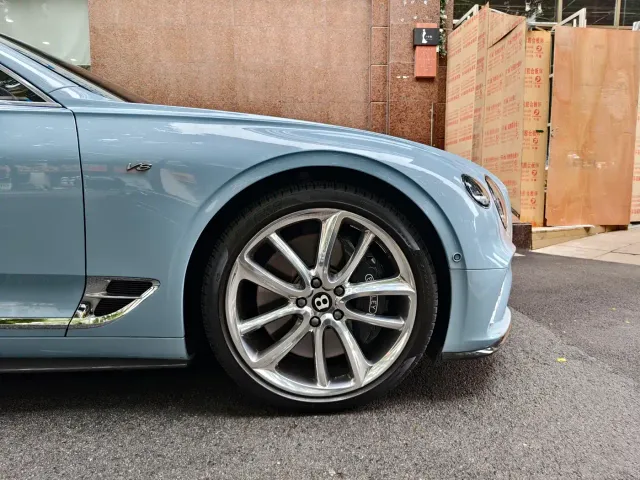 Bentley Continental — Фото автомобиля 12
