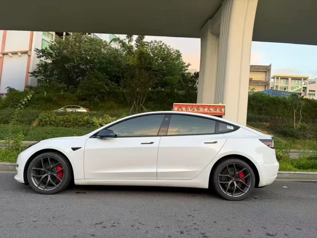 Tesla Model 3 — Фото автомобиля 7