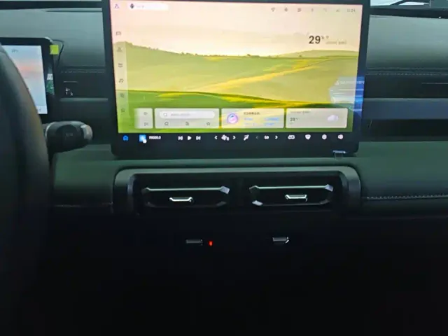 Baojun Yep Plus — Фото автомобиля 13