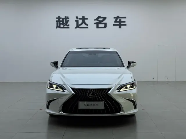Lexus ES — Фото автомобиля 2