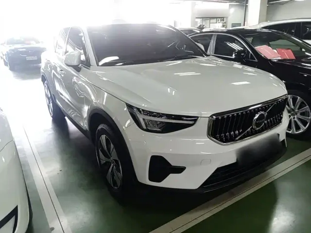 Volvo XC40 — Фото автомобиля 3
