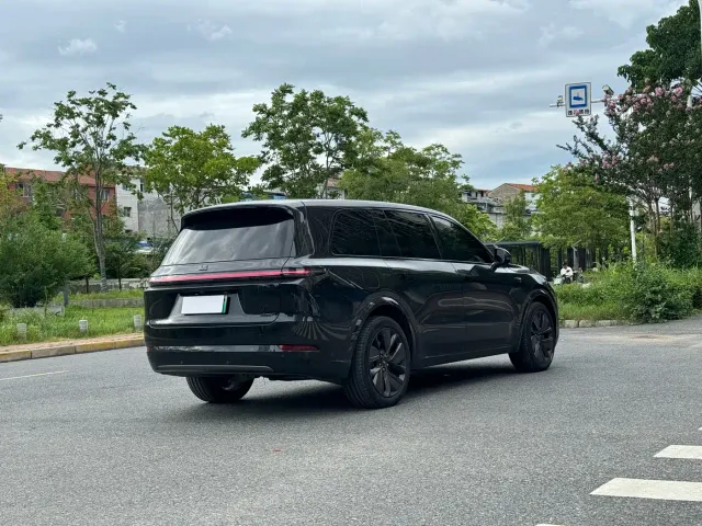 Li Auto L9 — Фото автомобиля 12