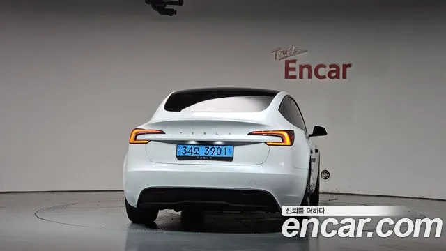 Tesla Model 3 — Фото автомобиля 4
