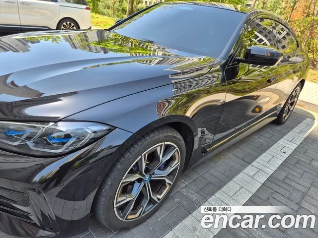 BMW i4 — Фото автомобиля 3