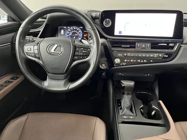 Lexus ES — Фото автомобиля 13