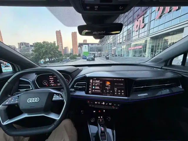 Audi Q4 e-tron — Фото автомобиля 16