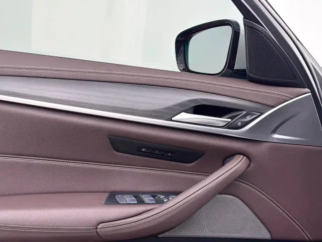 BMW 5 Series — Фото автомобиля 12