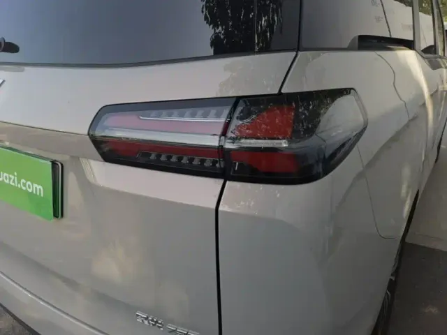 Wuling Starlight 730 — Фото автомобиля 7
