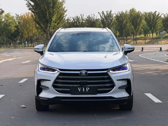 BYD Tang — Фото автомобиля 2