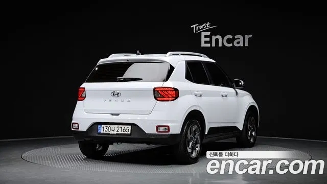 Hyundai Venue — Фото автомобиля 2