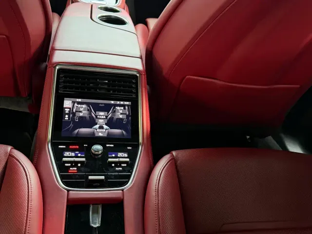 Porsche Panamera — Фото автомобиля 12