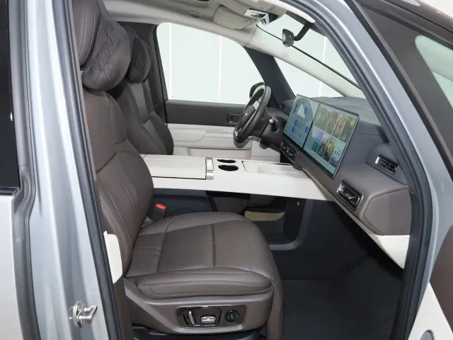 Li Auto MEGA — Фото автомобиля 15