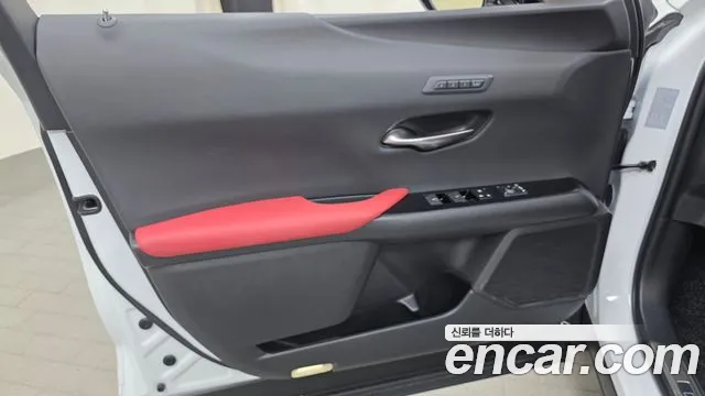 Lexus UX — Фото автомобиля 22