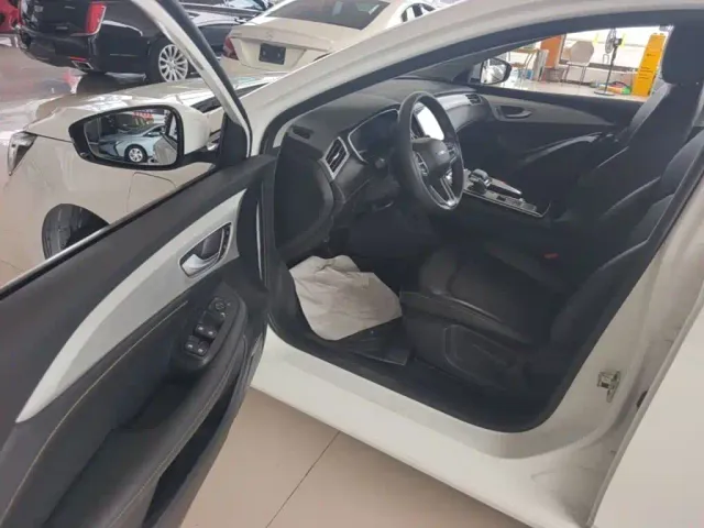 Roewe i6 MAX EV — Фото автомобиля 15