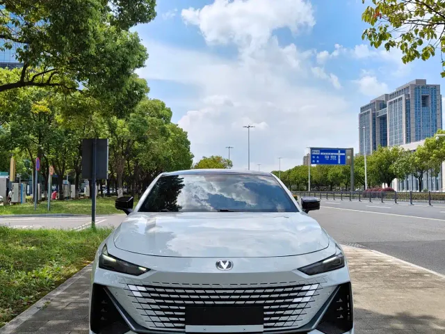 Changan UNI-V — Фото автомобиля 2