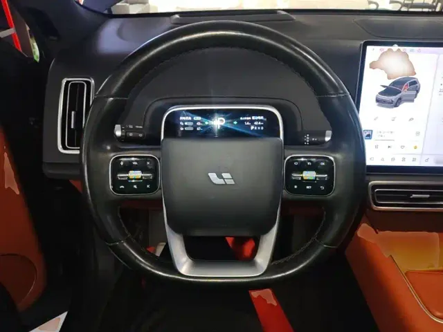 Li Auto L8 — Фото автомобиля 10