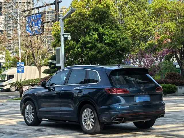 Volkswagen Touareg — Фото автомобиля 3