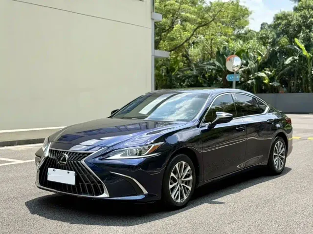 Фотография автомобиля — Lexus ES
